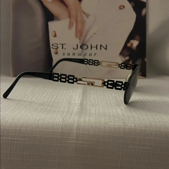 St. John Elegant Black Oval Sunglasses. S-522 BLk - Picture 2 of 6